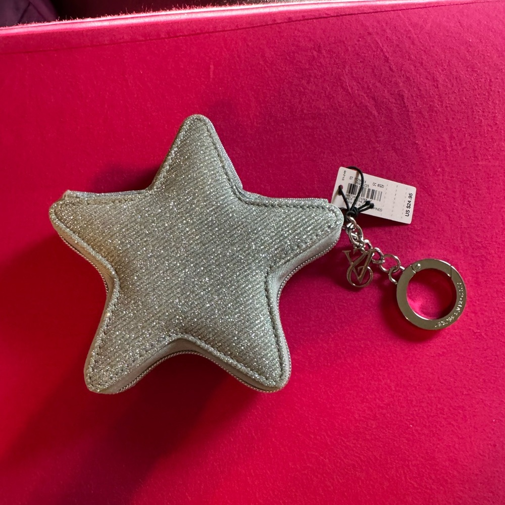 Silver Star Keychain Pouch

Victoria Secret

Brand new 

Cute little accessory